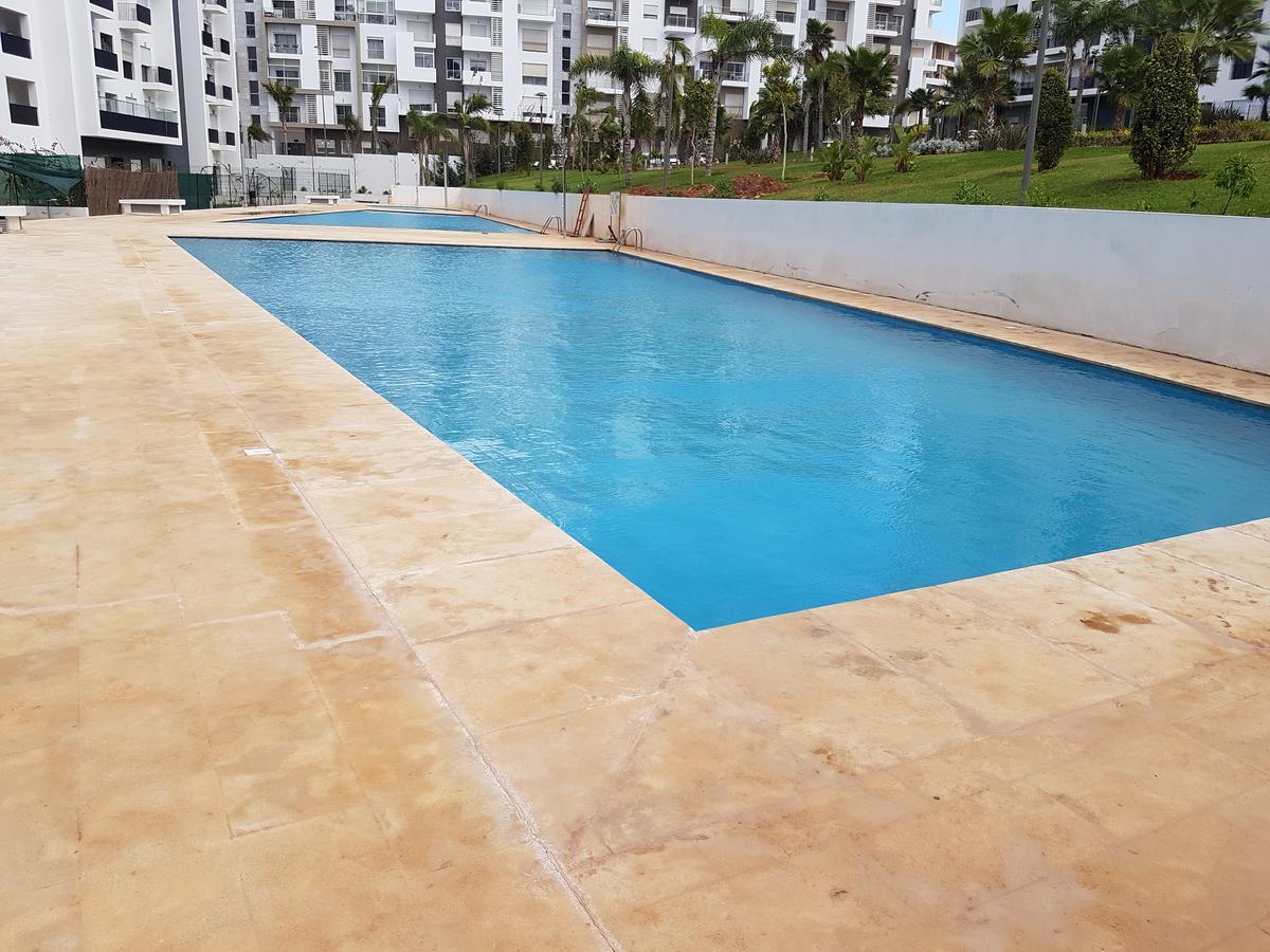 Avec Piscine A Hay Apartment