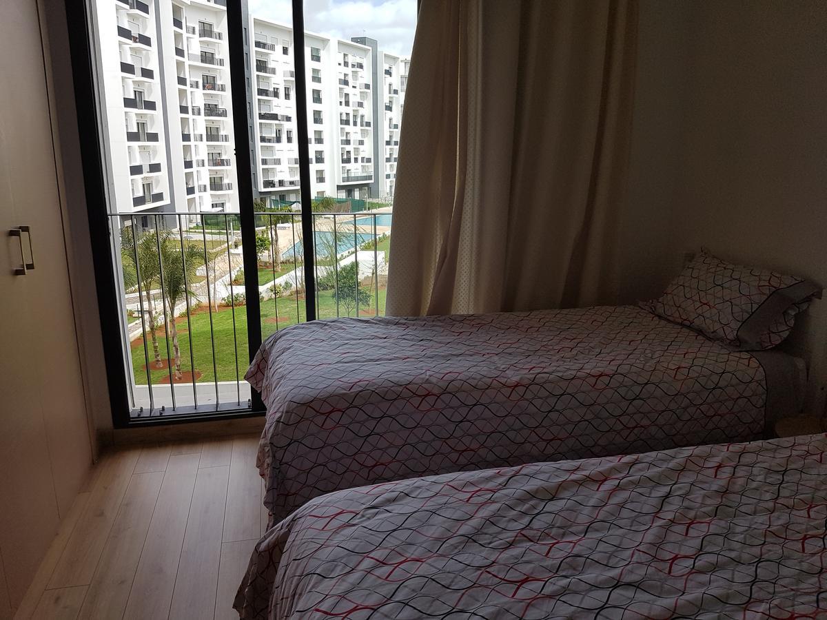 Avec Piscine A Hay Apartment *